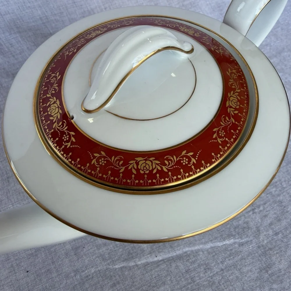 MINT! Noritake Goldhill 6613 Teapot with Lid Vintage Fine Porcelain Maroon Gold
